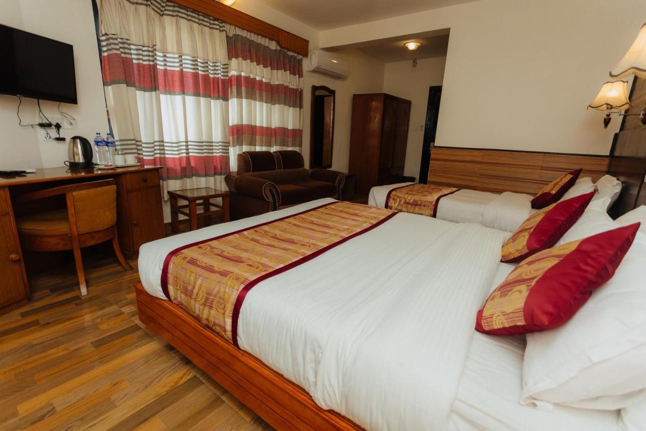Hotel Tulsi Pokhara Esterno foto